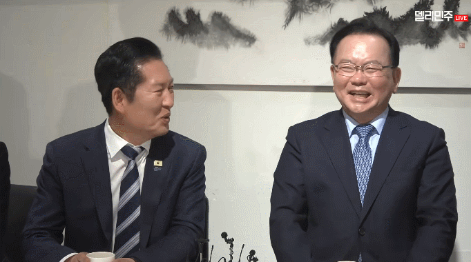 더불어민주당 정청래 대표와 김부겸 전 국무총리가 26일 오전 회동을 가졌다. 정 대표가 23일 김 전 총리에게 대구시장 출마를 공개 요청한 지 사흘 만이다. 델리민주