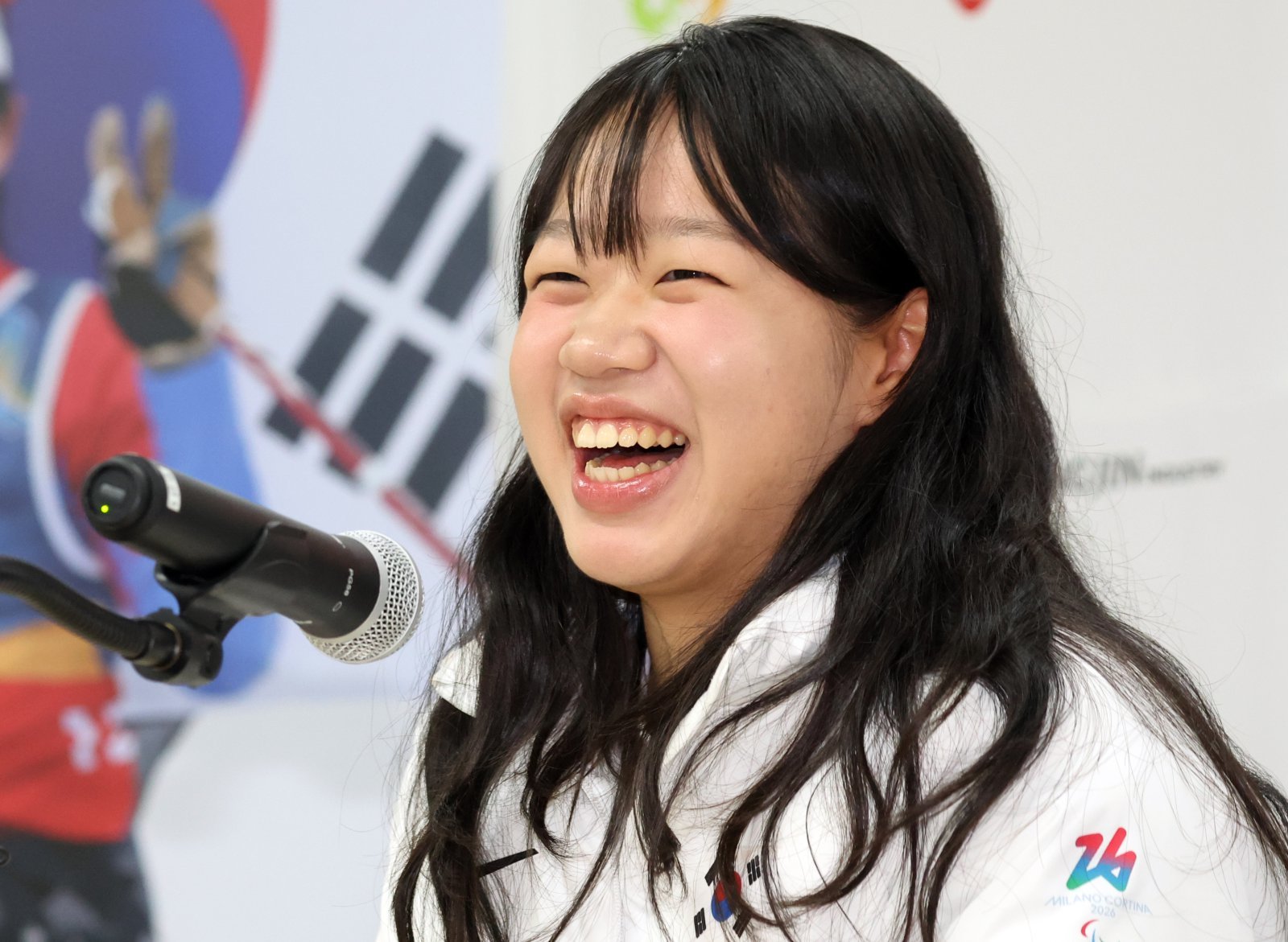패럴림픽 2관왕 김윤지 선수가 26일 서울 송파구 출근하는 올림픽회관 신관 대한장애인 체육회에서 2026 밀라노·코르티나 동계패럴림픽대회 대한민국 선수단 MVP 기자회견을 하고 있다. 2026.3.26 ⓒ 뉴스1