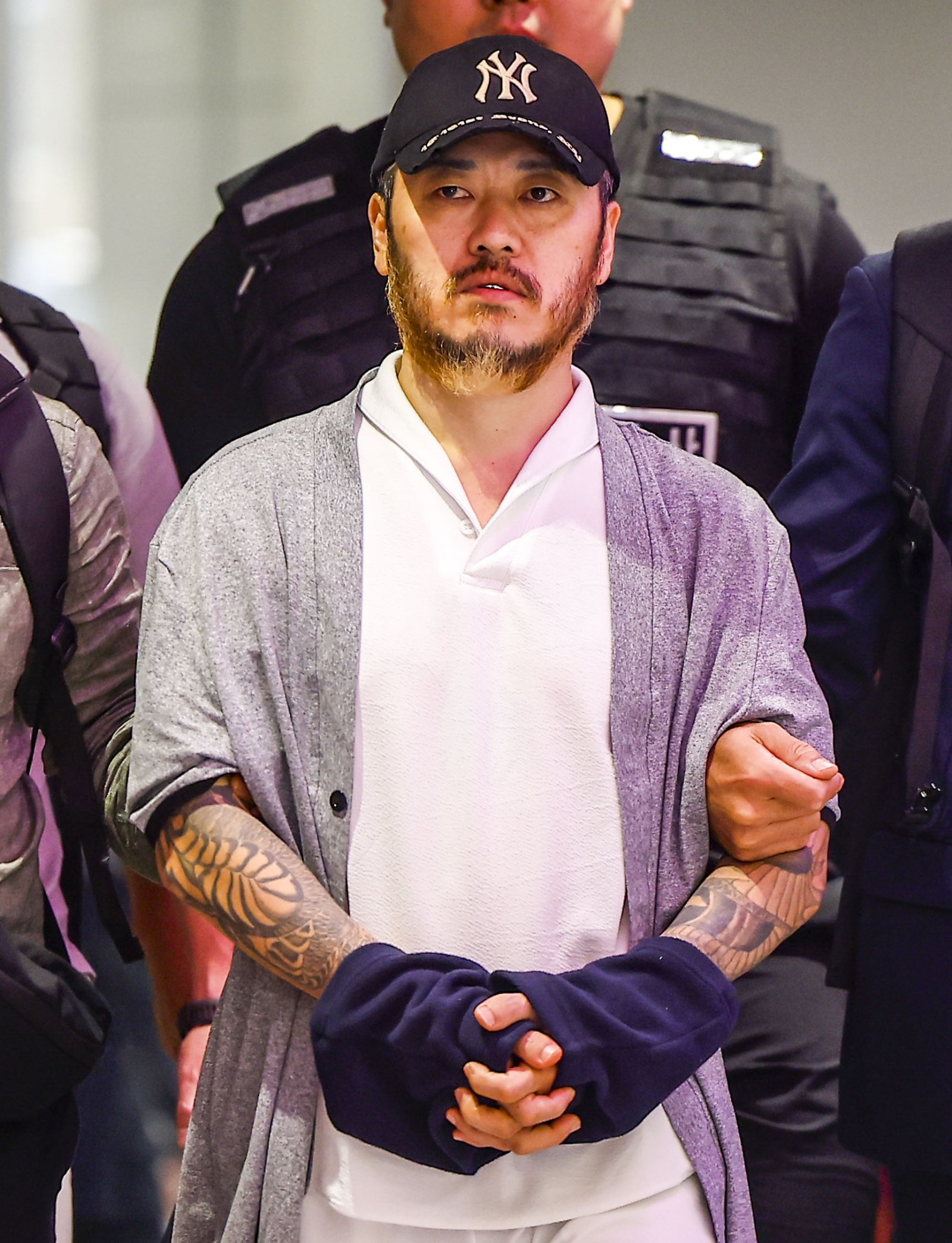 박왕열이 25일 인천국제공항 제2터미널을 통해 송환되고 있다. 2026.03.25. 뉴시스