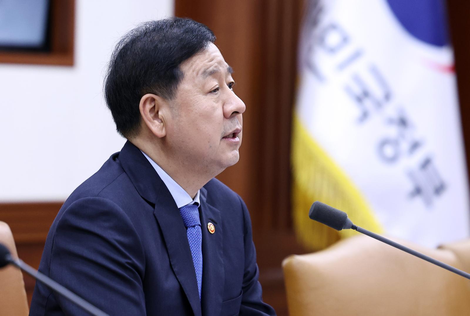 구윤철 경제부총리 겸 재정경제부 장관이 26일 오후 서울 세종대로 정부서울청사에서 열린 비상경제장관회의 겸 민생물가 특별관리 관계장관 TF회의에서 모두발언을 하고 있다. 2026.3.26/뉴스1
