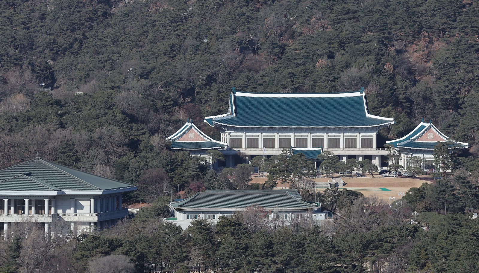 靑, 李대통령 프로야구 개막전 시구설에 “사실무근”