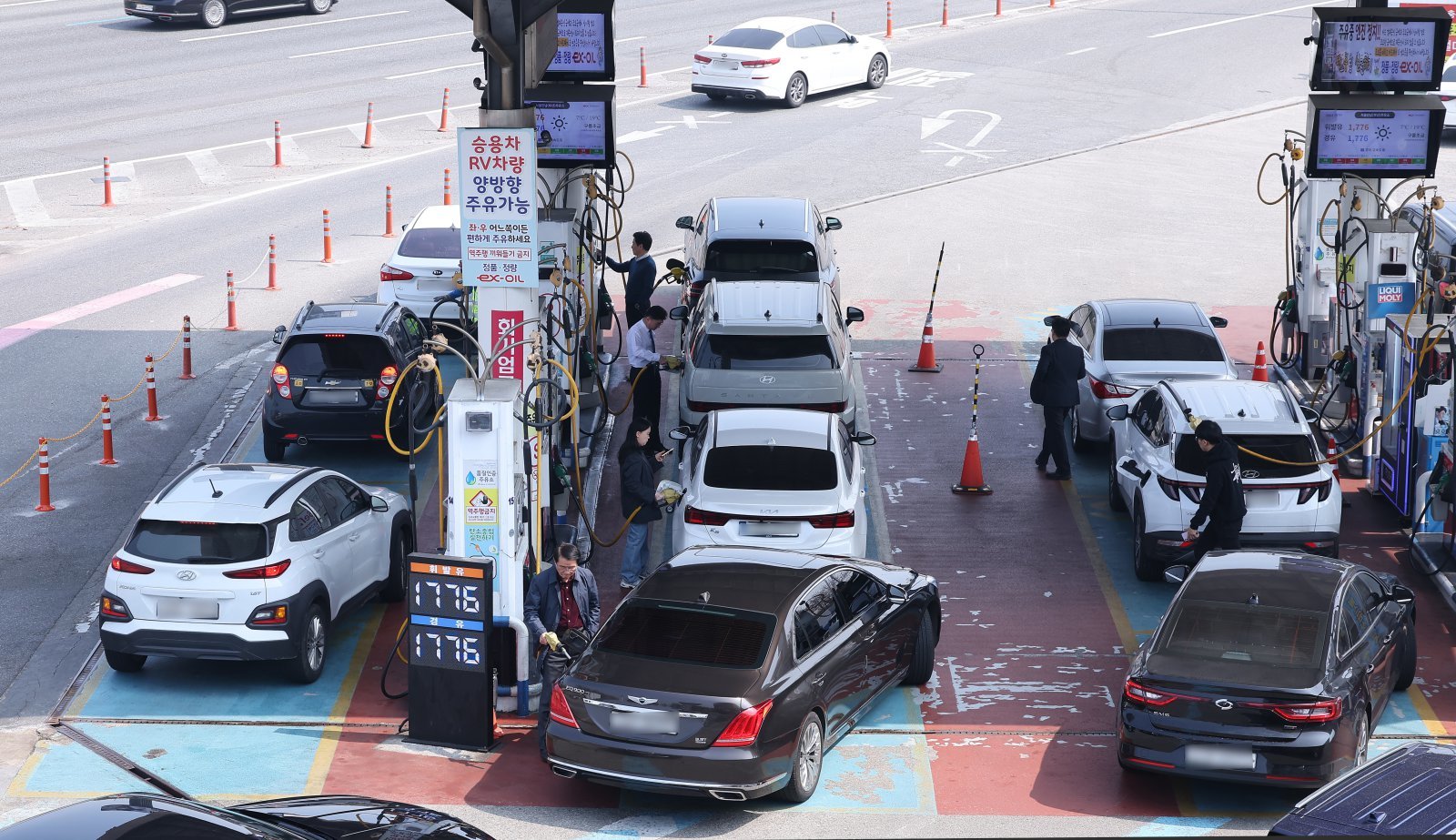 “하루 새 올랐다”…2차 최고가격제 첫날 주유소 인증, 유가앱 접속 폭주