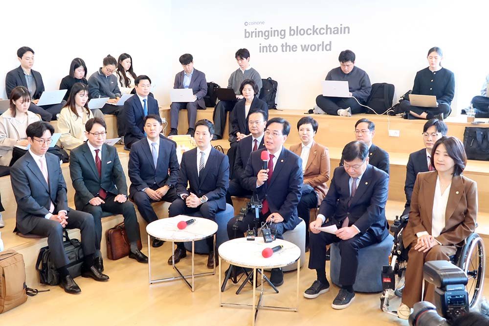 디지털자산 과세 제도 개선 현장 간담회 현장. 국민의힘 의원과 거래소 대표 / 출처=IT동아