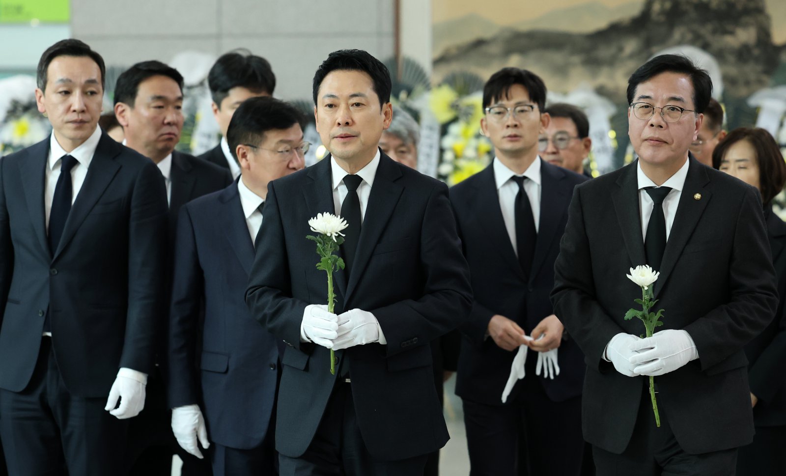 장동혁 대전 화재 희생자 조문…“정부 필요한 조치 국회도 챙길 것”
