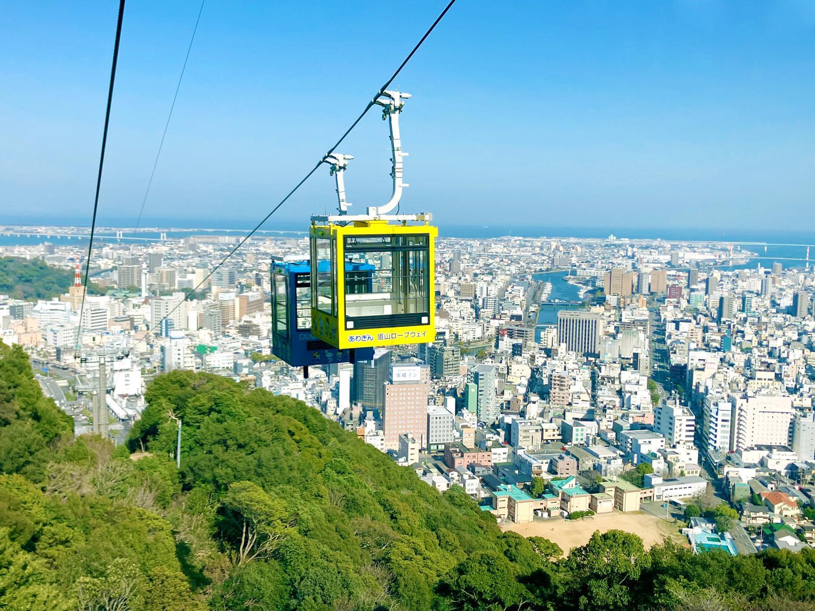 도쿠시마 전경이 보이는 비잔산 전망대로 가는 로프웨이. 도쿠시마현 제공