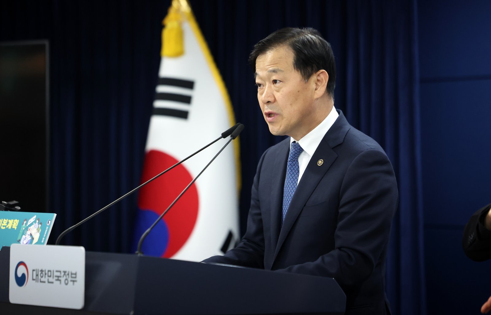 정부, 청년 건강관리 위해 담뱃값 인상·주류 부담금 도입 검토