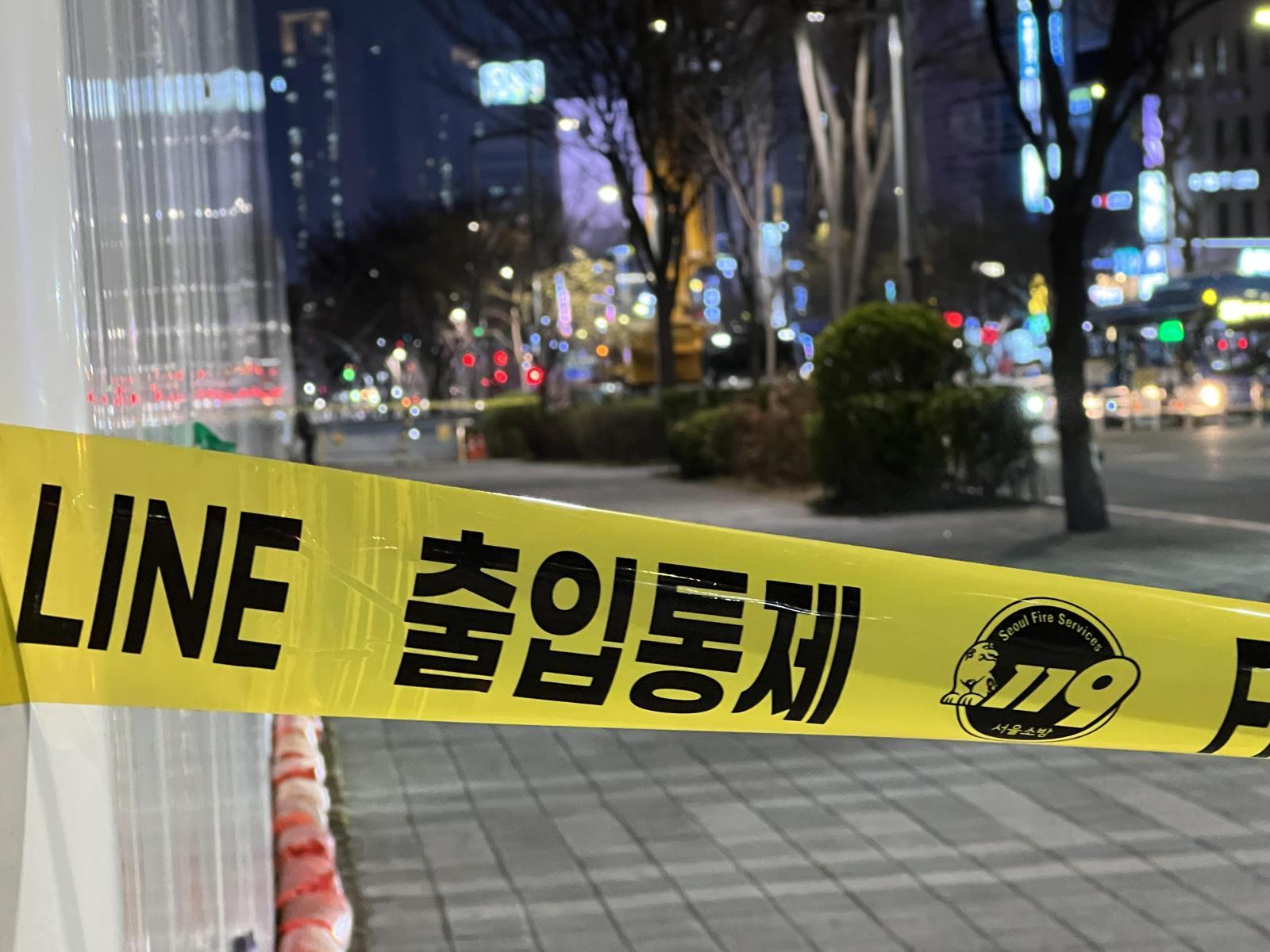 도로 덮친 강남 르메르디앙 부지 천공기… 저녁까지 도로 통제