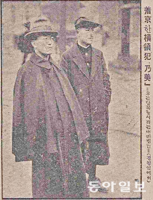 ◊ 착경한 횡령범 내미 = 우는 정목 형사 좌는 내미 범인(경성역에서)