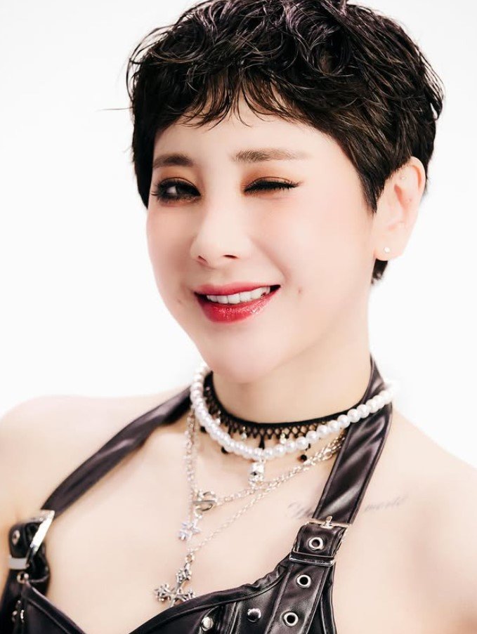 서인영, 유튜브 채널 하루 만에 재개설