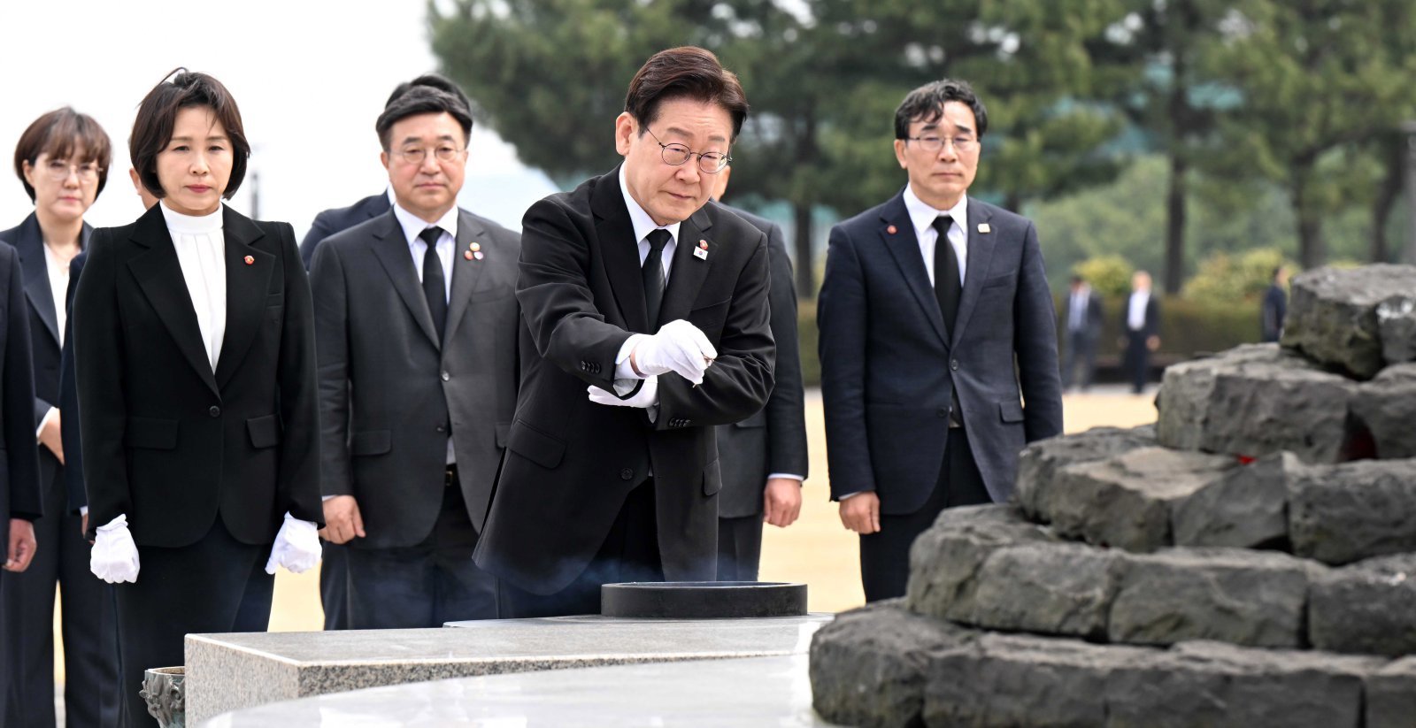 이재명 대통령이 29일 제주시 명림로 제주4·3평화공원 내 위령제단에서 분향을 하고 있다. 2026.3.29 ⓒ 뉴스1