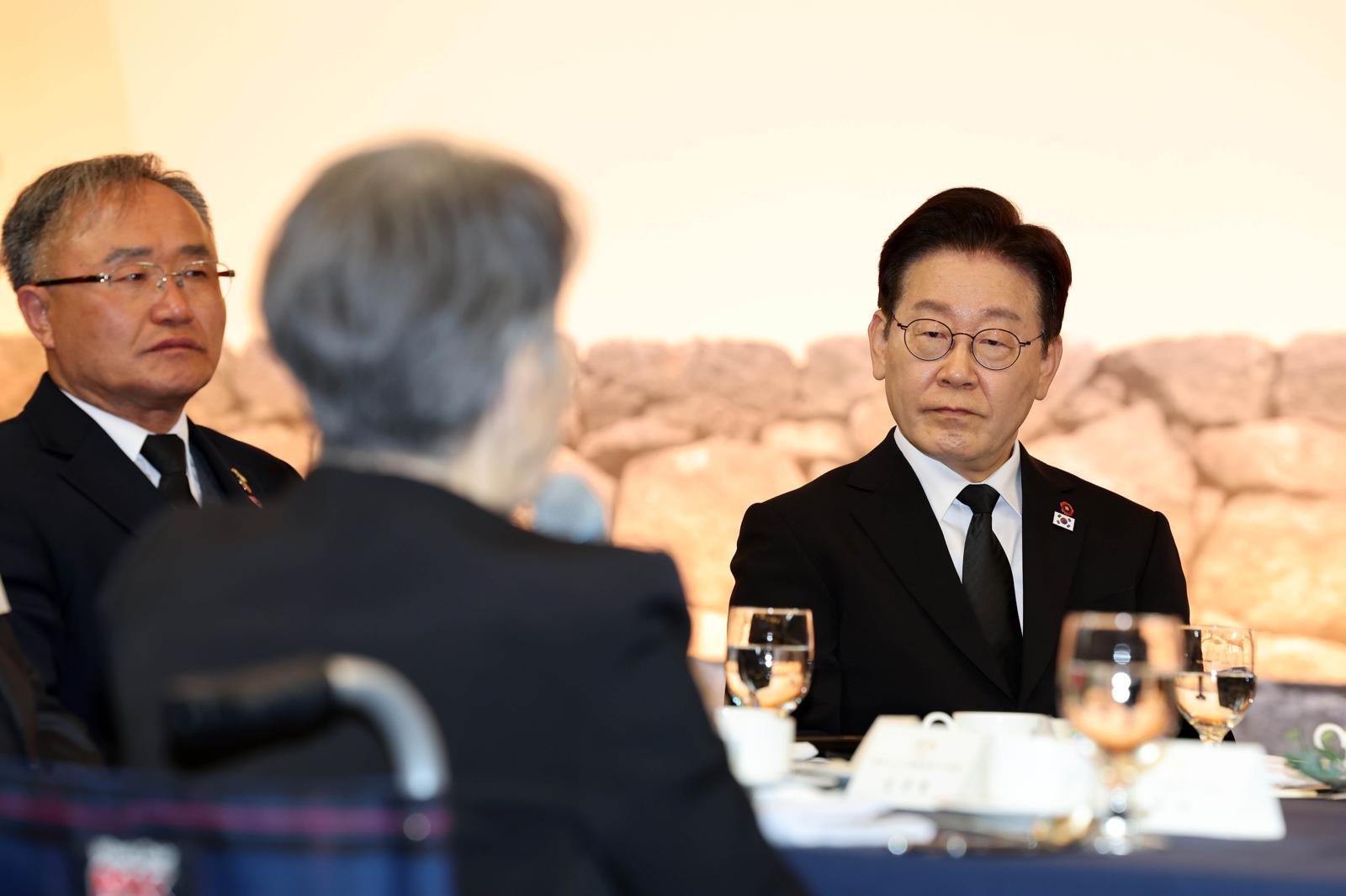 李, 제주 4·3 유족 만나 “국가폭력범죄 민형사 시효 폐지할 것”