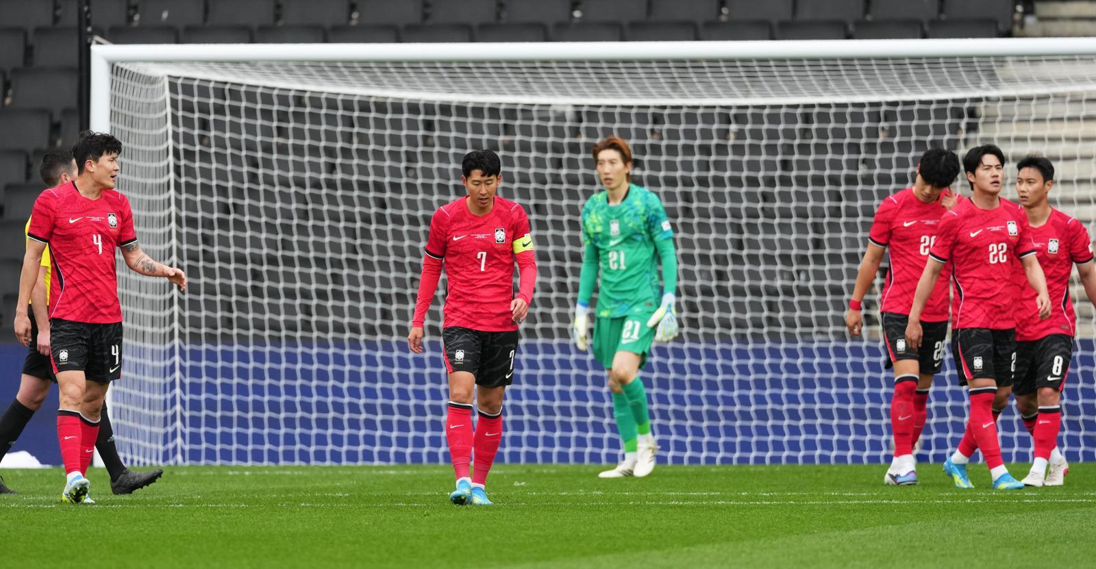 한국 축구 대표팀 평가전 참패 장면