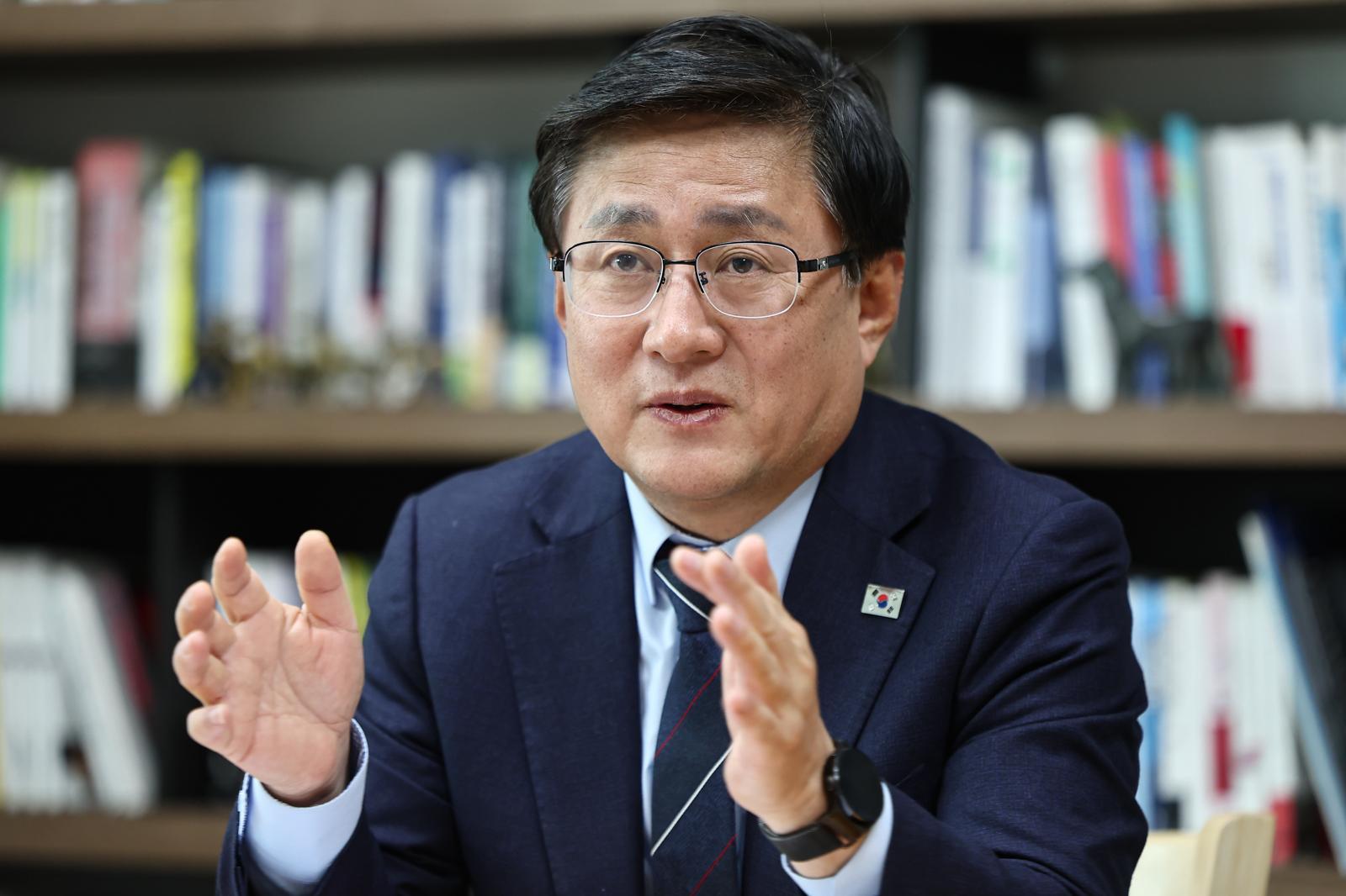기후장관 “최악 상황땐 쓰레기 일반봉투에 버리게 허용”