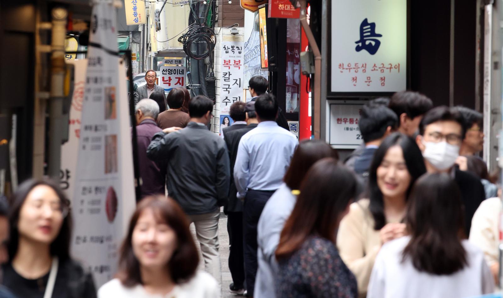 떡볶이 한 접시 2500원…물가 오르자 ‘거지맵’ 찾는 청년들