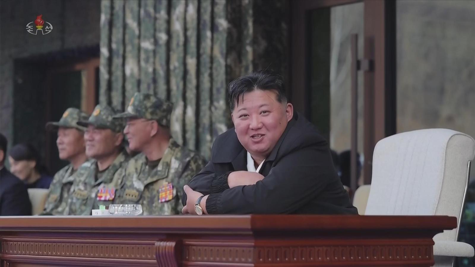 무시무시한 北특수부대…손으로 못 짚은채 허리 위 벽돌 부숴