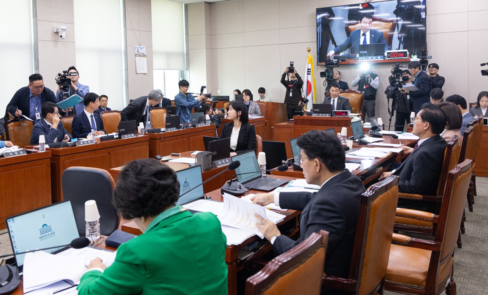 ‘5월1일 노동절 법정공휴일’ 법사위 통과…본회의만 남았다