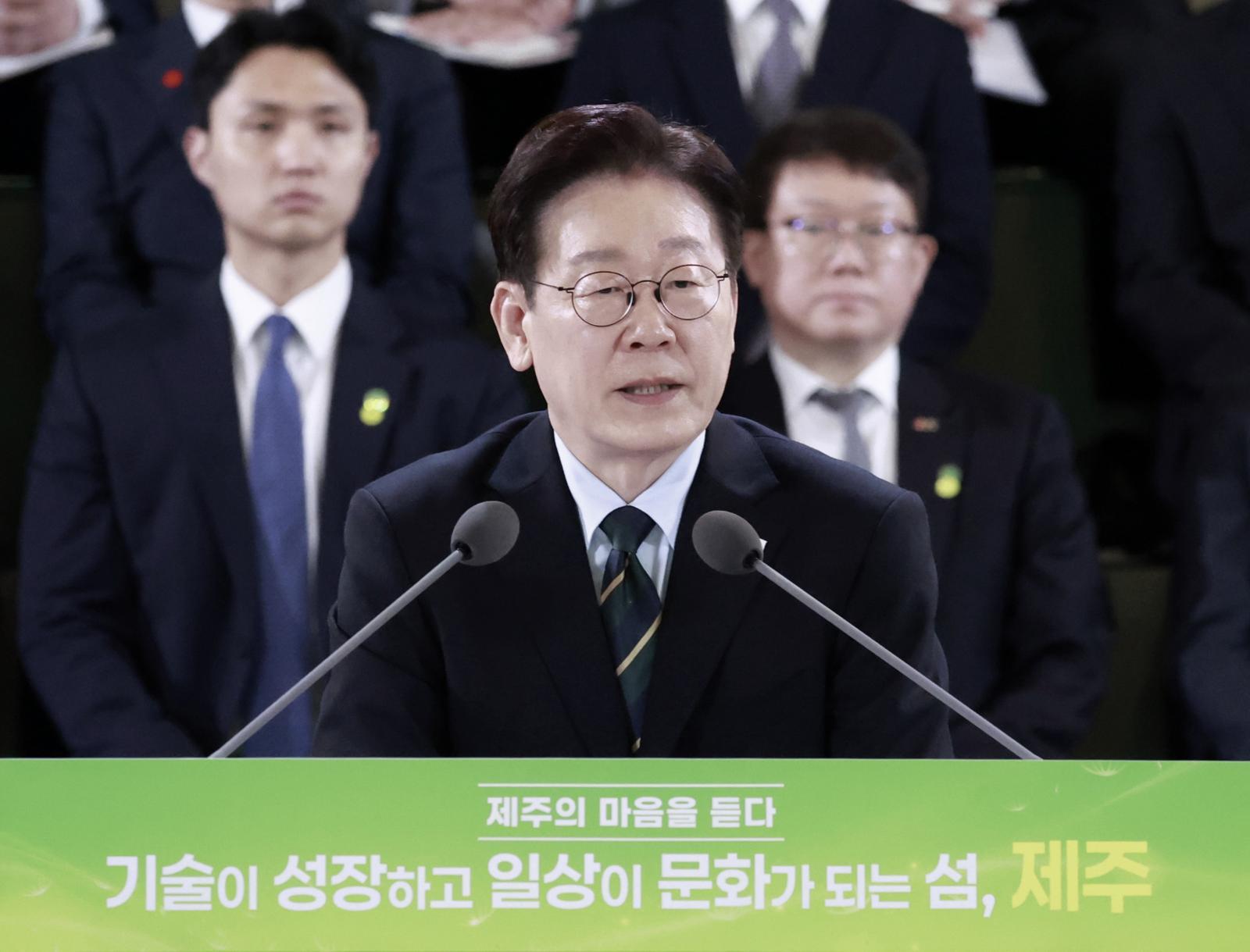 李 “화석에너지 의존하면 위험…재생에너지로 빨리 전환해야”