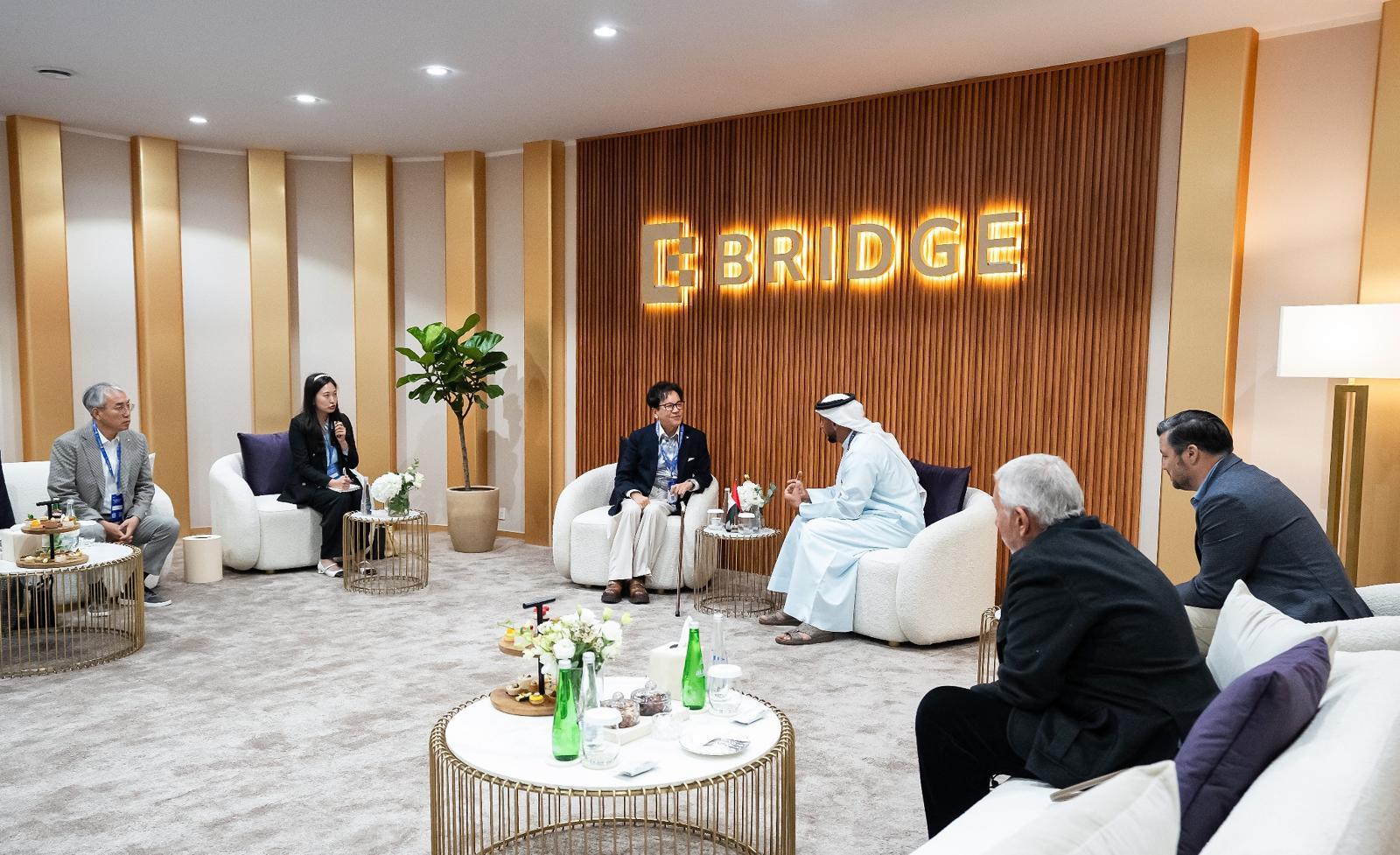 이재현 CJ그룹 회장은 지난해 12월 압둘라 알 하마드 UAE 국립 미디어 오피스 의장과 만나 사업 전략을 논의했다.