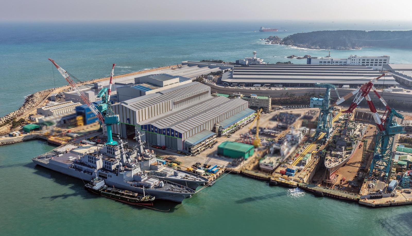 지난 2월 울산 HD현대중공업 조선소에 집결한 이지스 구축함 정조대왕함·다산정약용함·대호김종서함의 모습. HD현대 제공