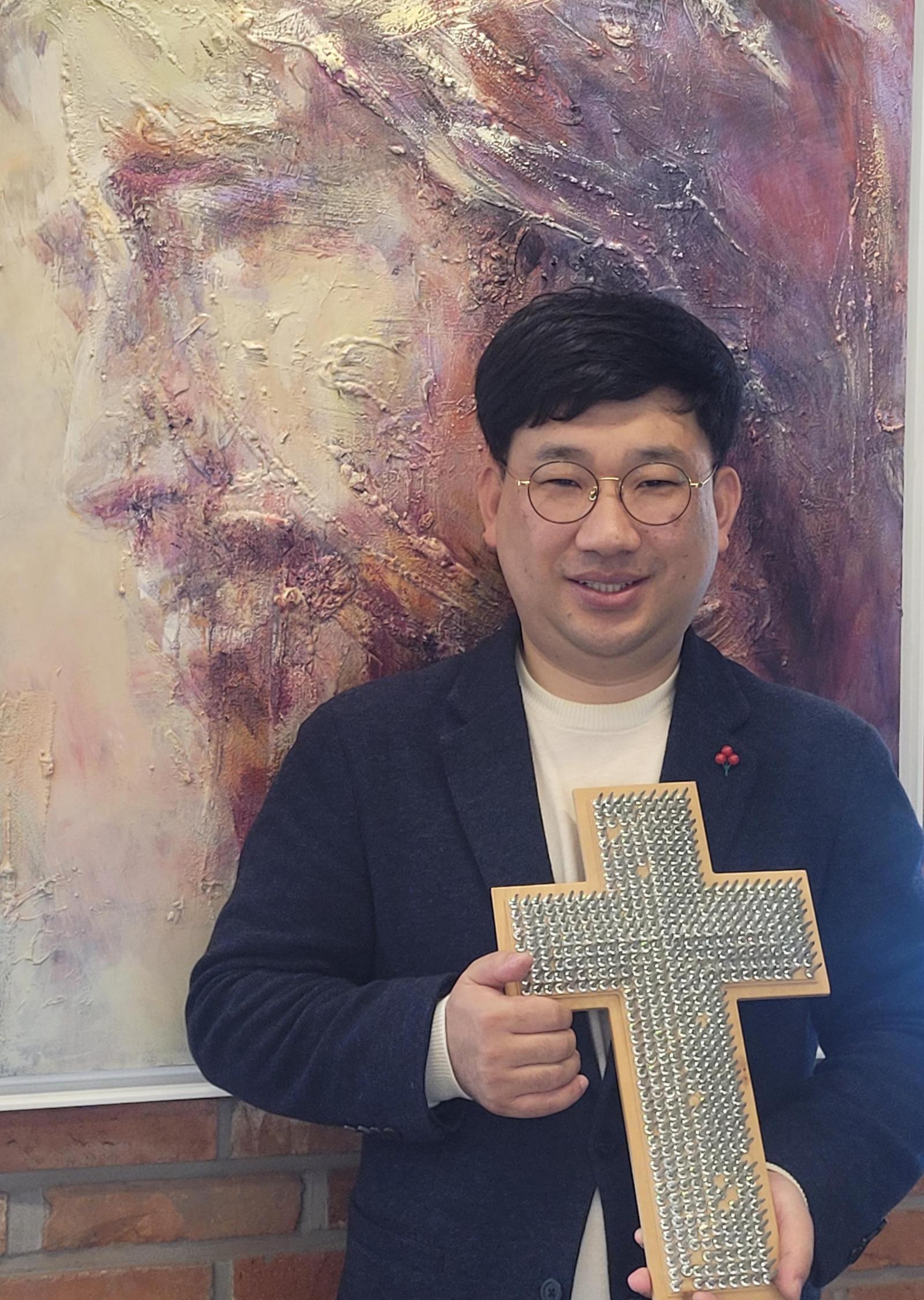 “못에 박힌 예수의 고통, 손끝으로 느껴보세요”