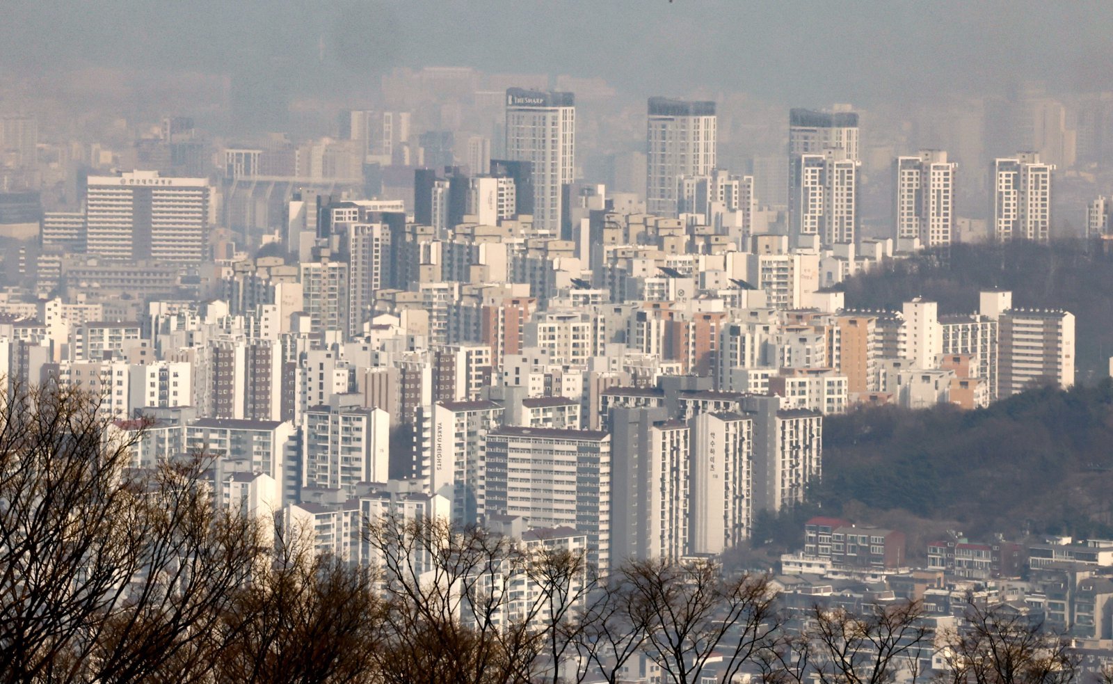 서울 중구 남산에서 바라본 서울 시내 아파트 모습. 2026.03.17 뉴시스
