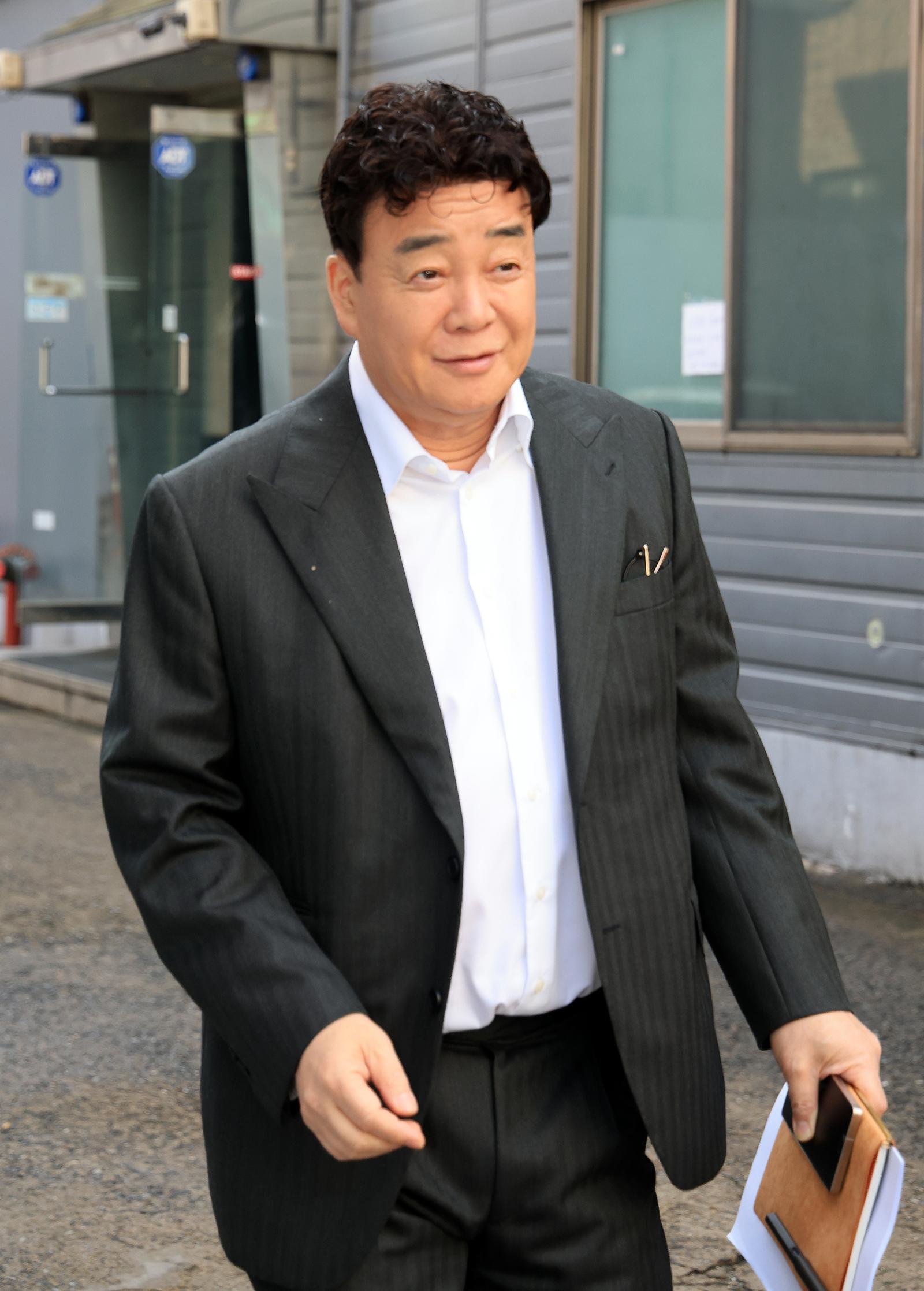 백종원 더본코리아 대표가 31일 서울 서초구 더본코리아 창업설명회장에서 열린 제32회 정기 주주총회에 참석하고 있다. 2026.3.31/뉴스1
