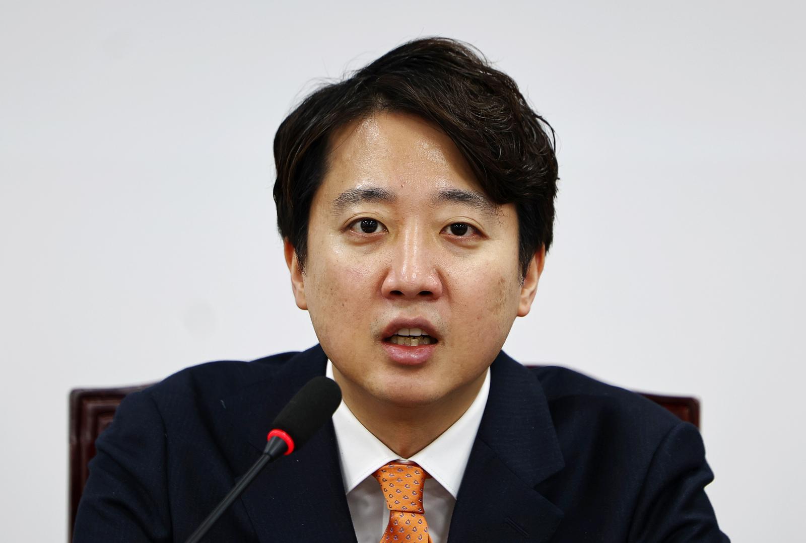 이준석, 정부 추경안에 “회사는 어려워지는데 회식비만 쏘는 사장”