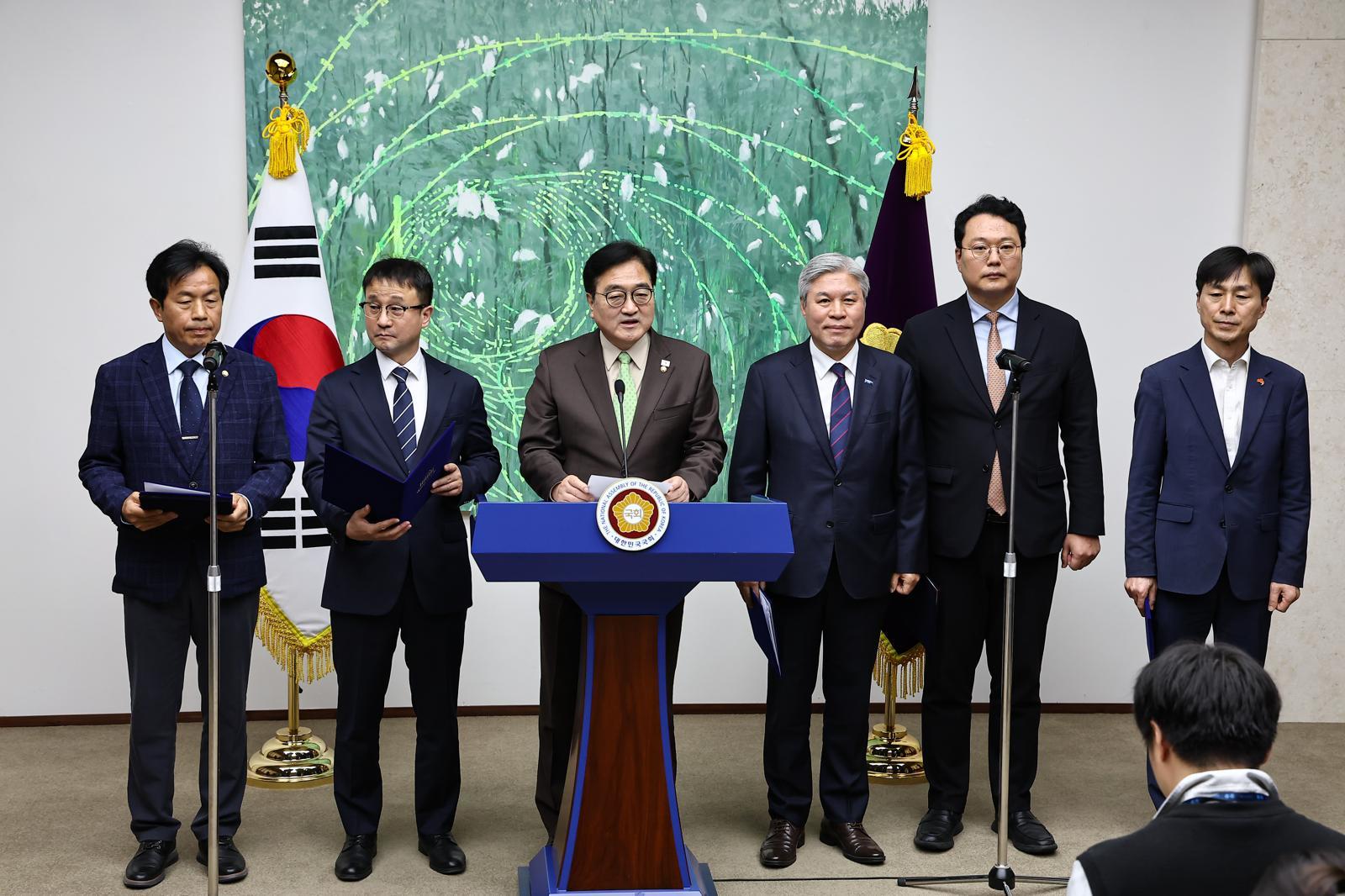 국힘 뺀 6개정당, 개헌 공동발의한다… “헌법전문에 ‘5·18-부마’ 명시”