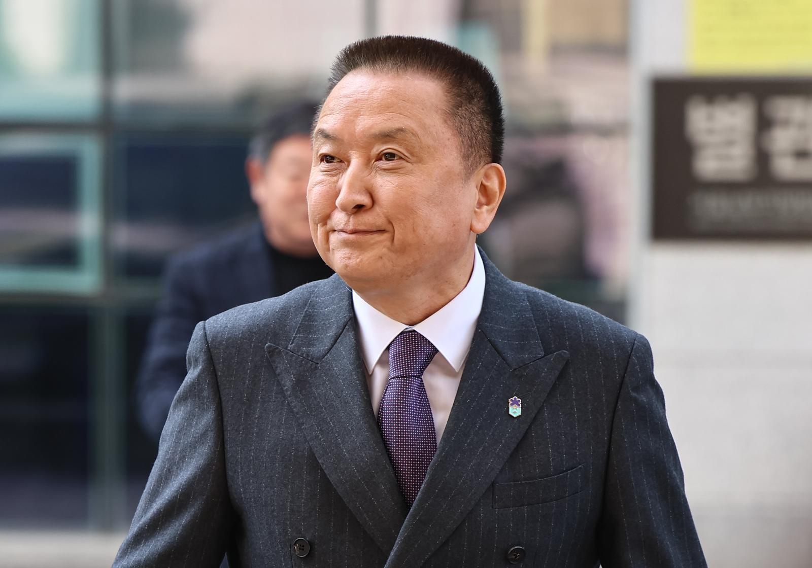 김영환 충북도지사가 23일 서울 양천구 남부지방법원에서 열린 국민의힘 상대 가처분 신청 심문에 출석하고 있다. 김 지사는 지난 16일 국민의힘 지방선거 공천관리위원회 컷오프 결정 이후 서울남부지방법원에 공천 배제 효력정지 가처분을 신청했다. 2026.3.23. 뉴스1