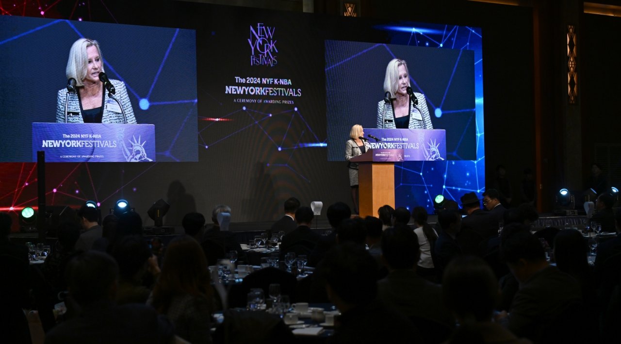 엘런 스미스 뉴욕페스티벌 회장이 ‘뉴욕페스티벌 대한민국-국가브랜드대상’ 시상식에서 축사를 하고 있다. 
뉴욕페스티벌 제공