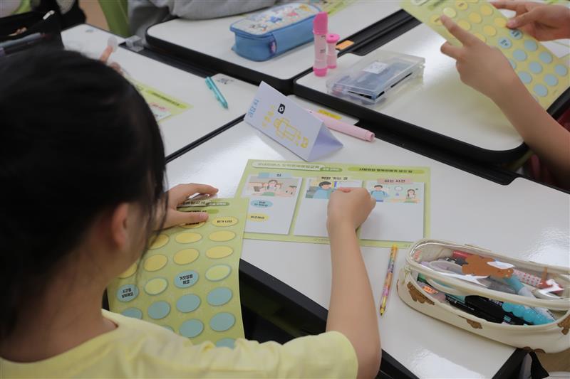 굿네이버스 도박문제예방교육 프로그램에 참여하고 있는 아동 (굿네이버스 제공)