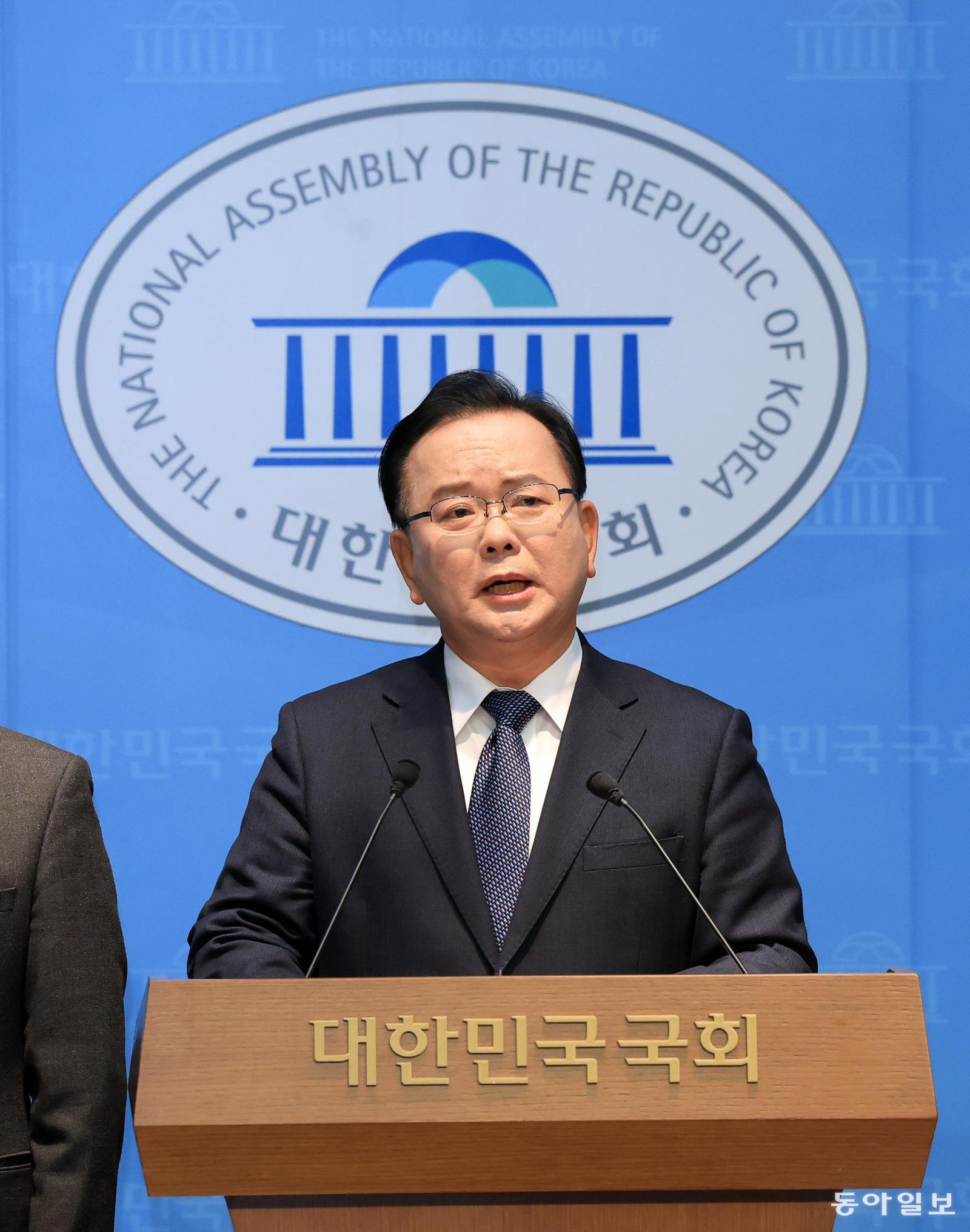 김부겸 전 국무총리가 30일 오전 서울 여의도 국회 소통관에서 대구시장 출마선언을 하고 있다.   

				장승윤 기자 tomato99@donga.com