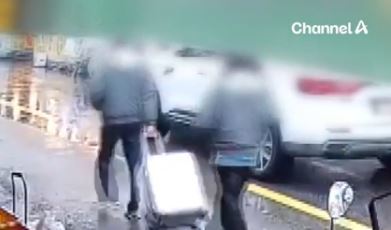 20대 딸 부부는 지난달 18일 대구 중구 주거지에서 대구 북구 칠성동 잠수교 인근 신천으로 이동했다. 사위가 캐리어를 끌었고 딸은 근처에서 함께 걸었다. 채널A