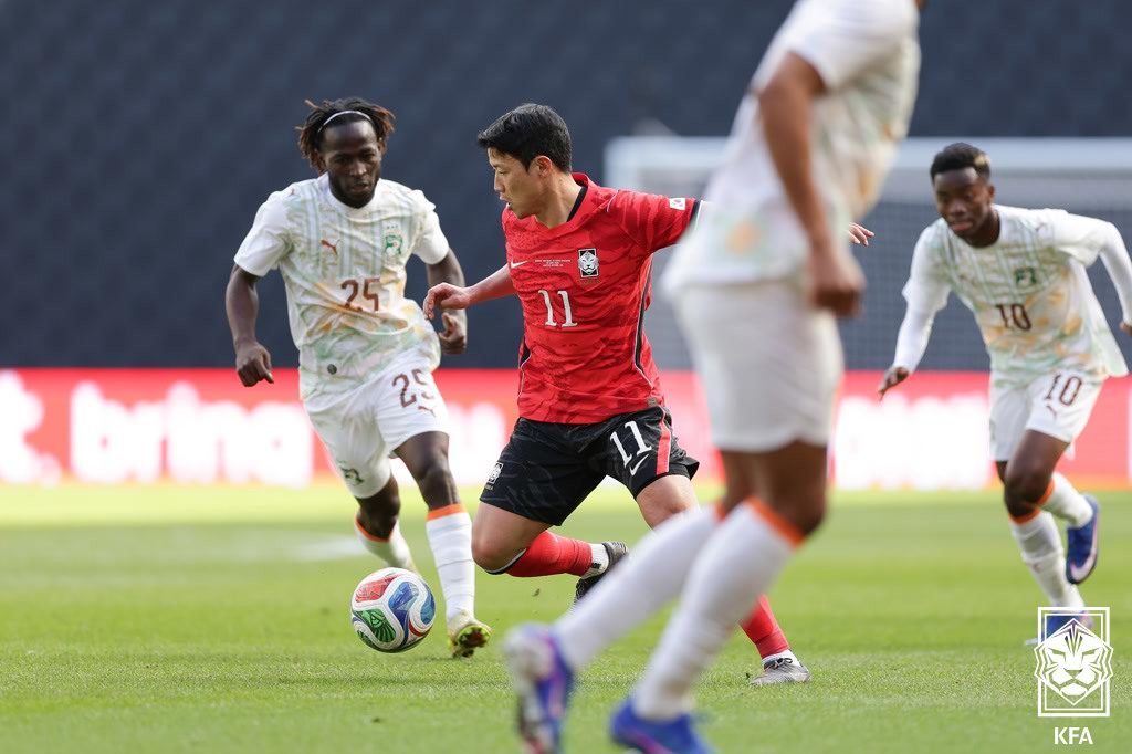 한국 축구 국가대표팀 황희찬이 28일(현지시간) 영국 밀턴 케인스의 스타디움 MK에서 열린 코트디부아르와 평가전에서 돌파하고 있다. 2026.3.29 대한축구협회 제공
