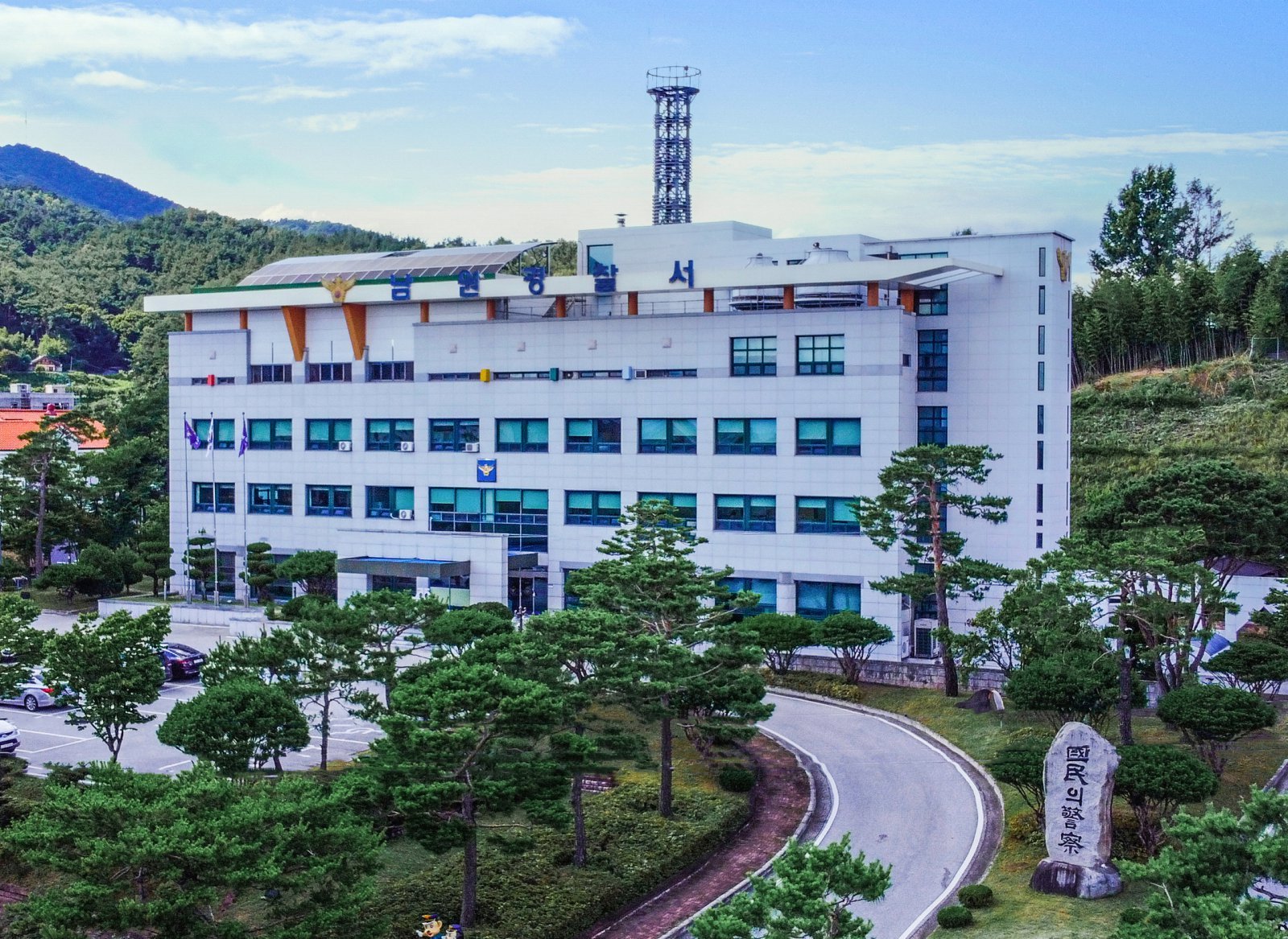 음주 측정 거부하며 경찰관 정강이 ‘퍽’…남원서 60대 체포