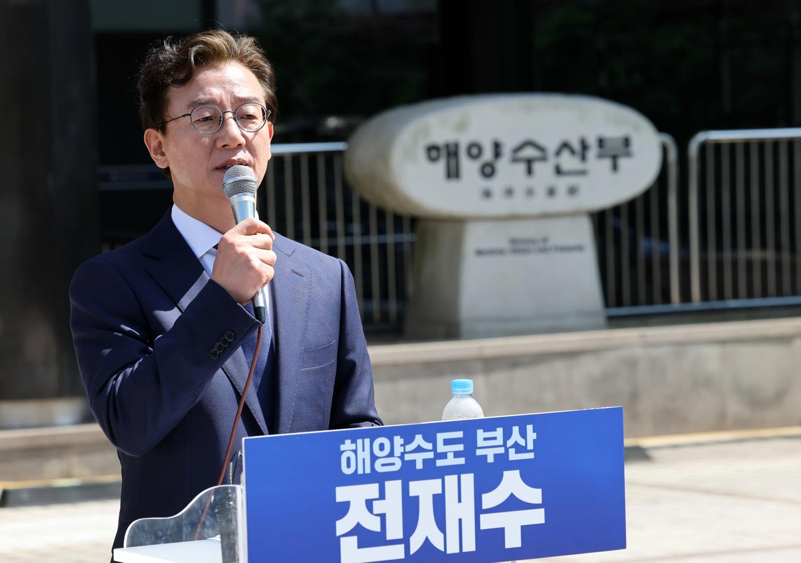 전재수, 부산시장 출마 선언 “30일 이전 의원직 사퇴…하정우 수석 같은 분 기대”