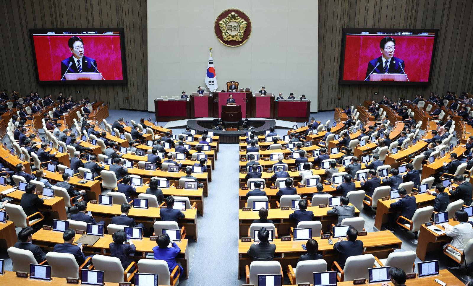 이재명 대통령이 2일 서울 여의도 국회에서 추가경정예산안 시정연설을 하고 있다. 뉴시스