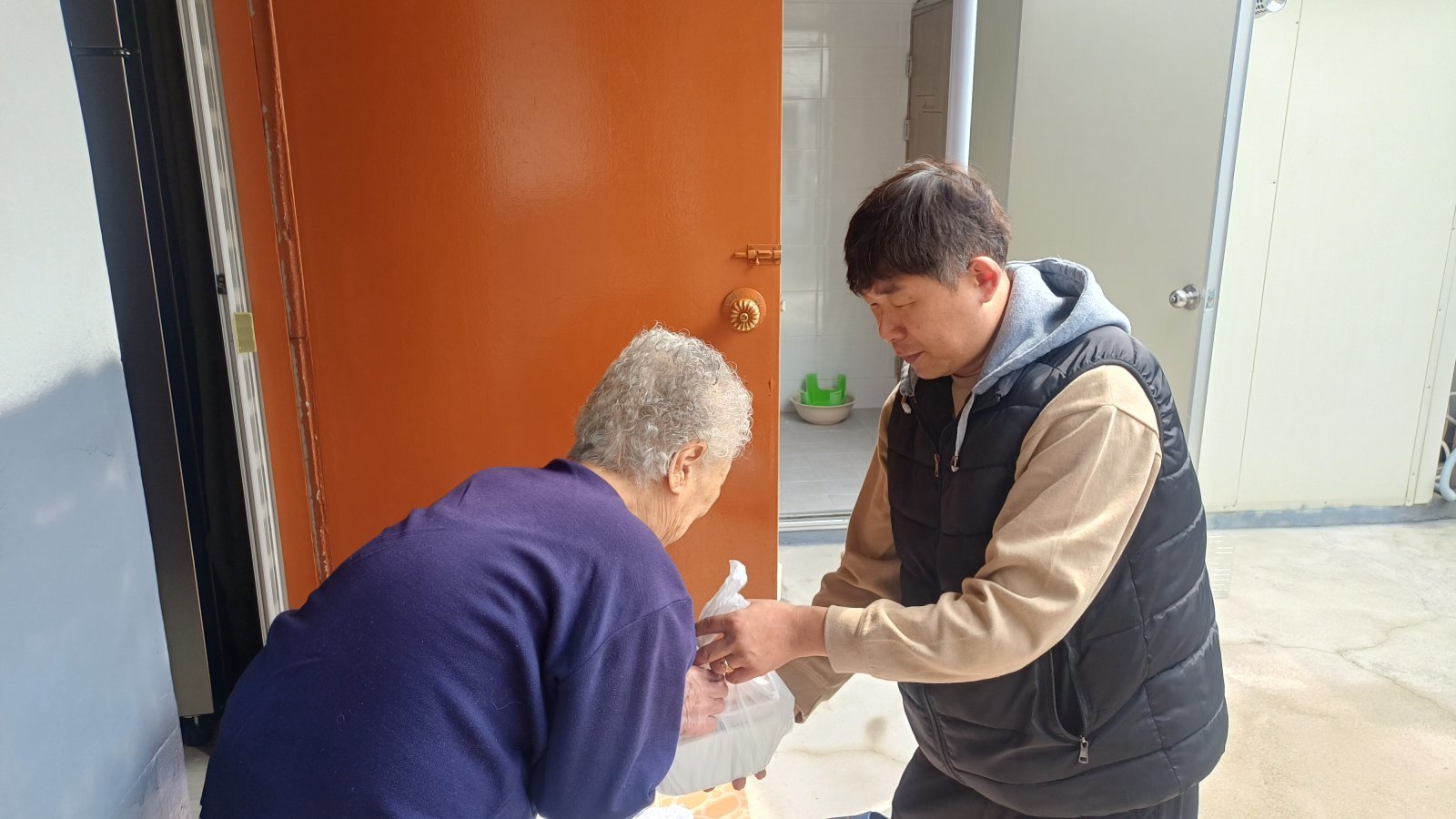 “죽겠다” 마지막 전화…이웃이 기적을 만들었다