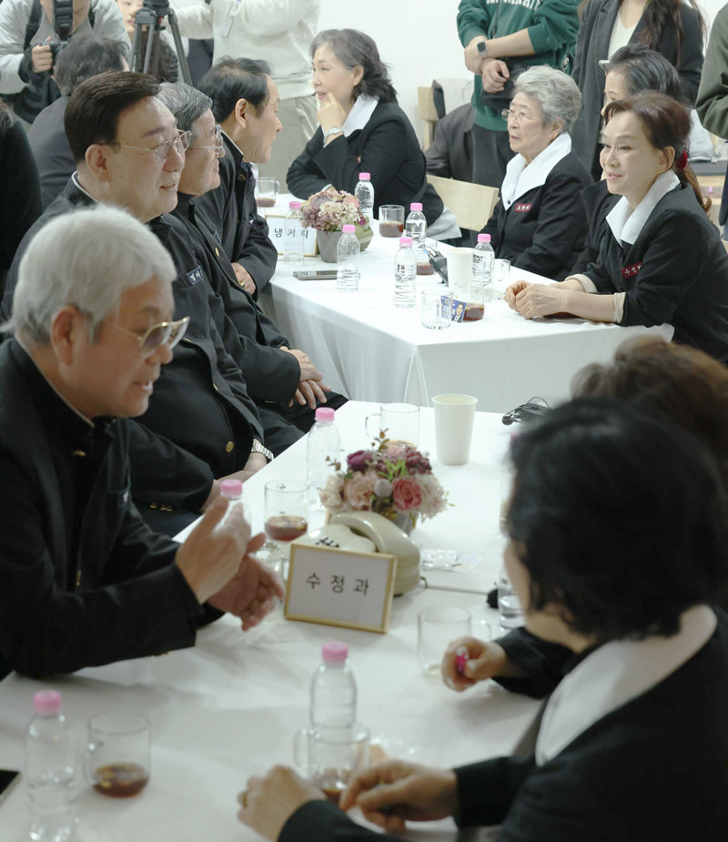 ‘7080 추억의 종로다방’ 교복 입고 새로운 만남