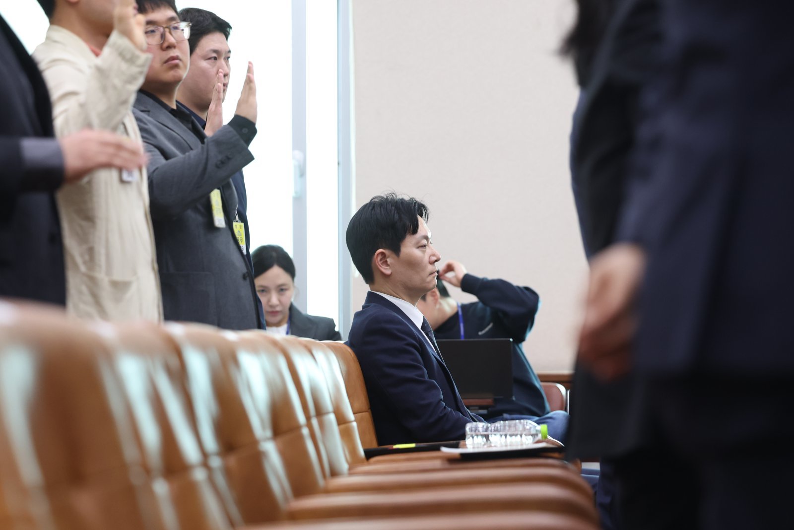 쌍방울 대북송금 사건을 담당했던 박상용 검사가 3일 서울 여의도 국회에서 열린 윤석열정권정치검찰조작기소의혹사건진상규명국정조사특별위원회 전체회의에 증인으로 출석해 증인 선서를 거부하고 있다. 2026.4.3 뉴스1