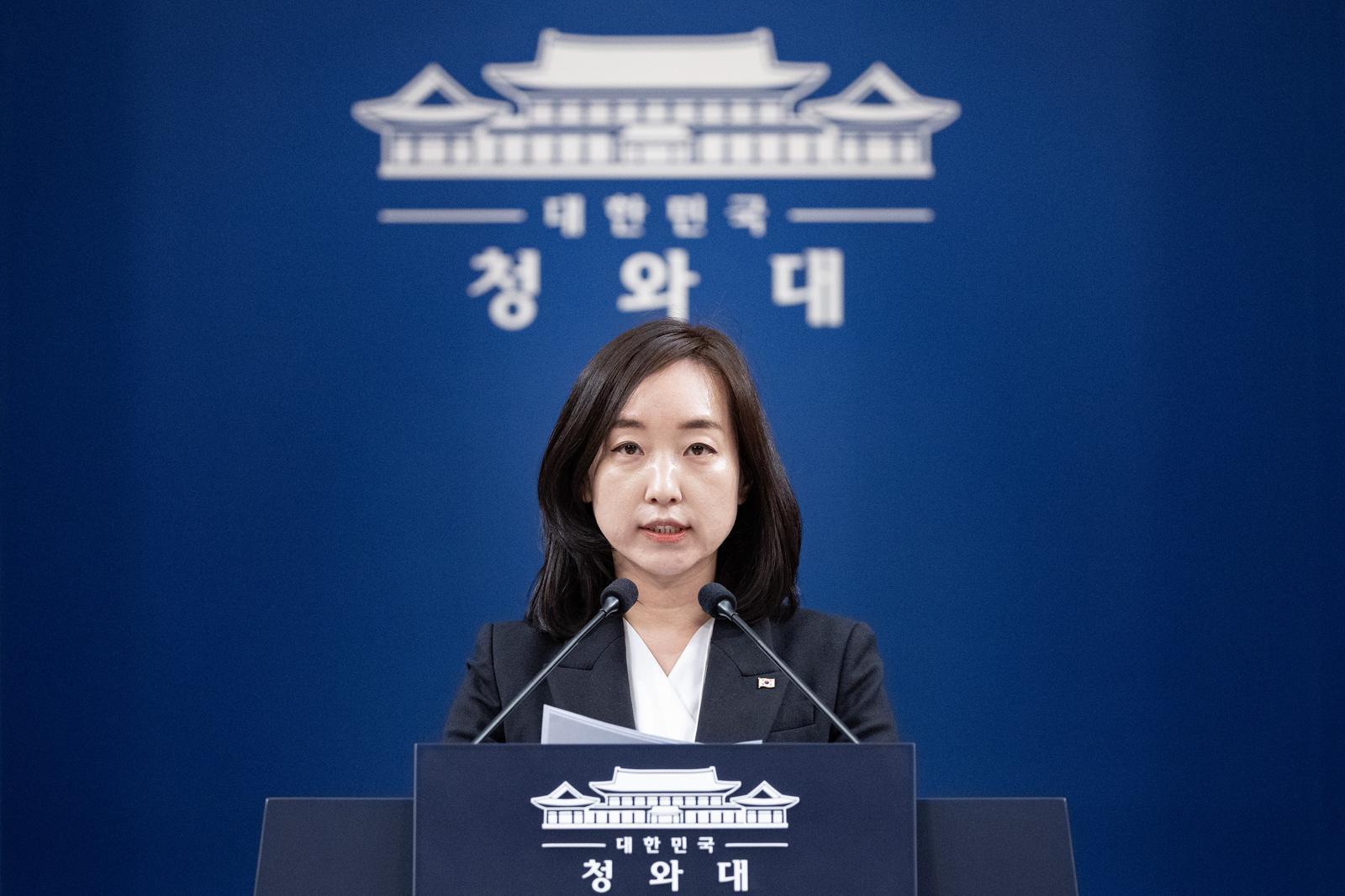전은수 청와대 신임 대변인이 3일 오후 춘추관에서 출퇴근 시간대 대중교총 혼잡완화 대책관련 브리핑을 하고 있다. 2026.04.03. 청와대사진기자단