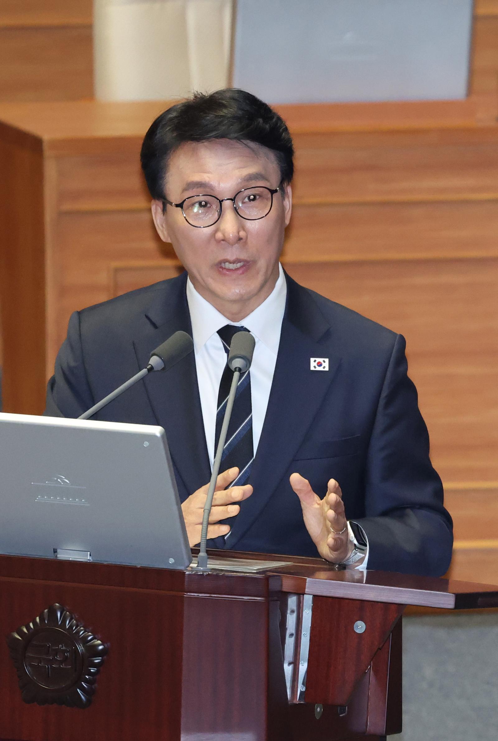 윤상현 “매표 추경 아니냐” 김민석 “그럴 정치 상황 아냐”