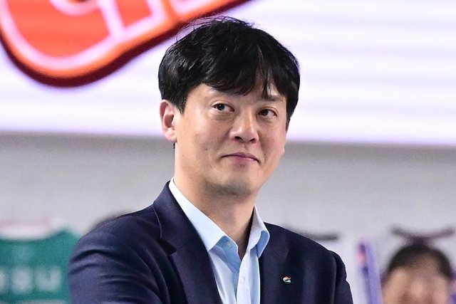 경질 위기에 몰렸다 우승 감독 타이틀을 코앞에 두게 된 이영택 GS칼텍스 감독. 한국배구연맹(KOVO) 제공