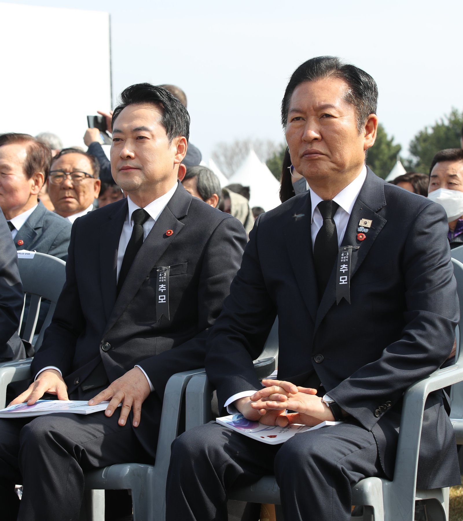 정청래 더불어민주당 대표와 장동혁 국민의힘 대표가 3일 오전 제주시 봉개동 제주4·3평화공원 제78주년 제주 4·3 희생자 추념식장에 앉아 있다. 2026.04.03. 제주=뉴시스