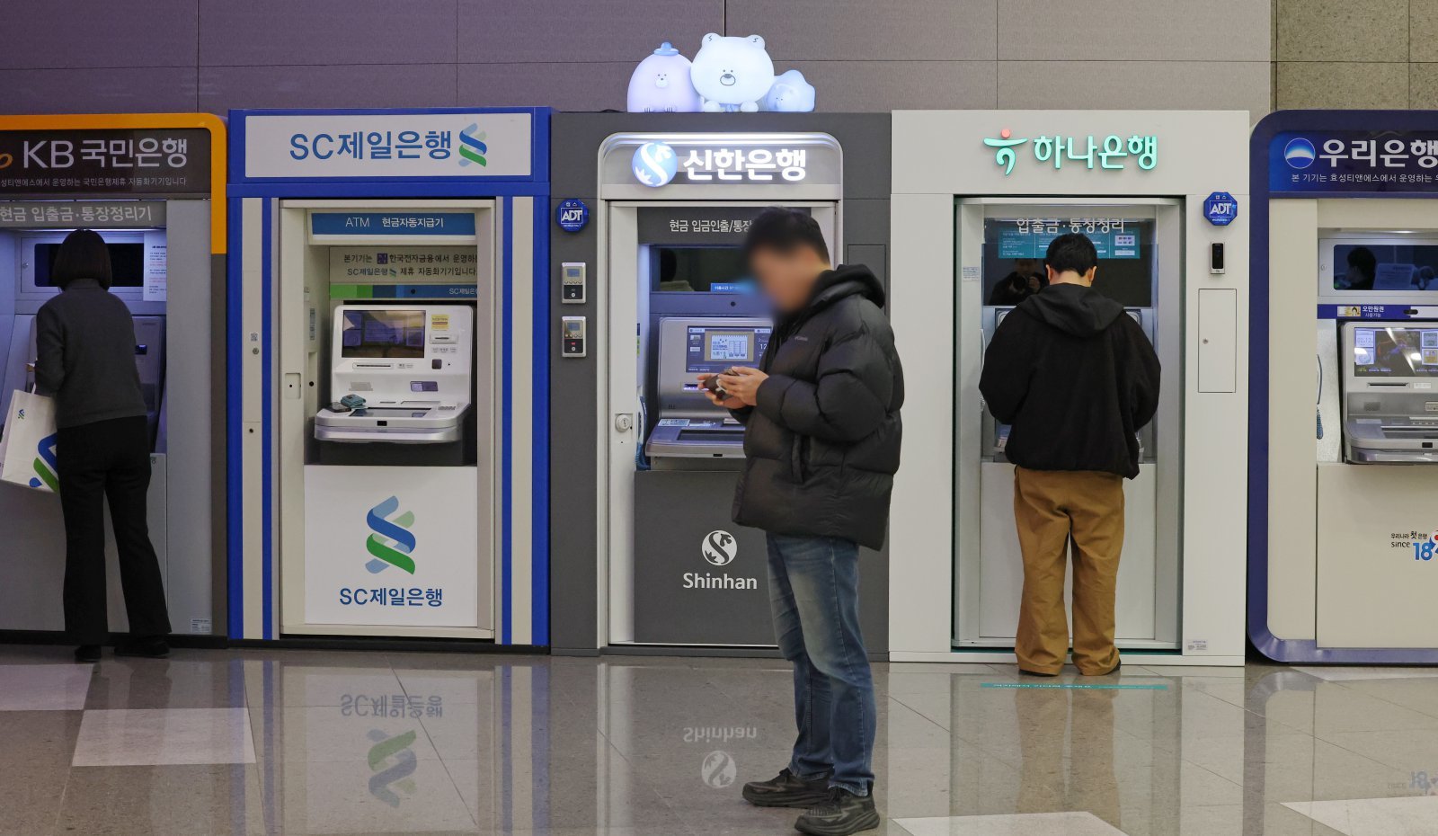 전쟁에도 견고한 이자수익…은행권, 올해도 ‘실적 행진’ 예고