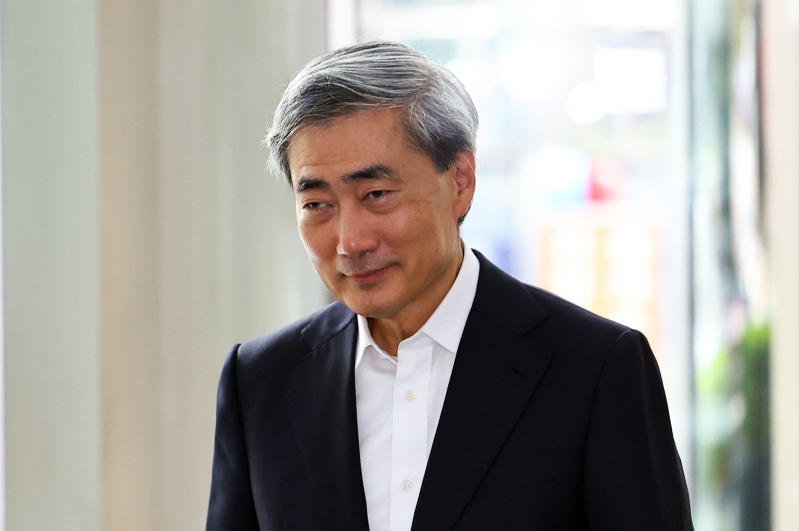 신현송 한국은행 총재 후보자가 1일 서울 중구 한화금융플라자에 차려진 인사 청문회 준비 사무실로 출근하고 있다. 뉴시스