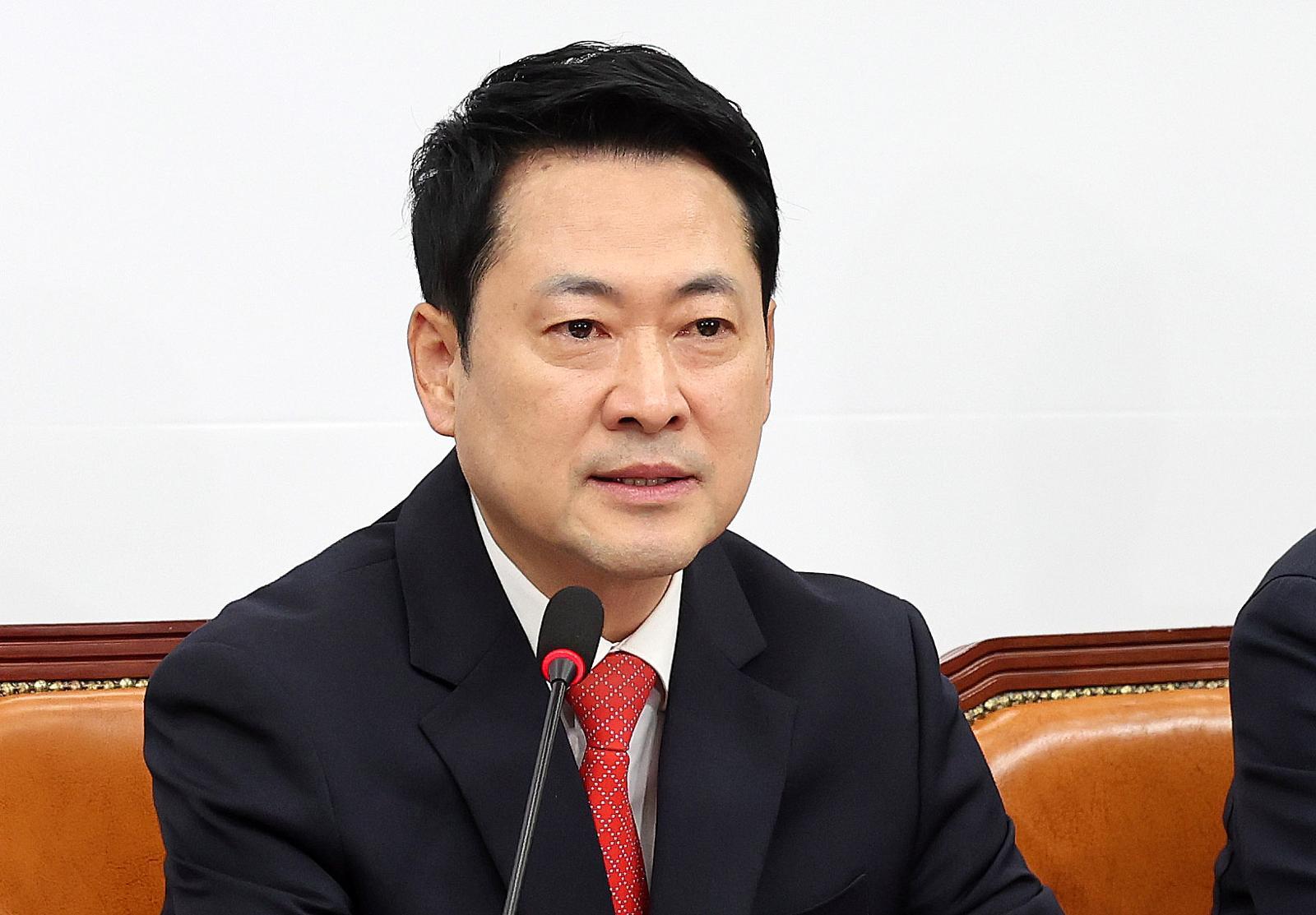 장동혁 국민의힘 대표가 30일 서울 여의도 국회에서 열린 최고위원회의에 참석해 모두 발언을 하고 있다. 2026.3.30 뉴스1
