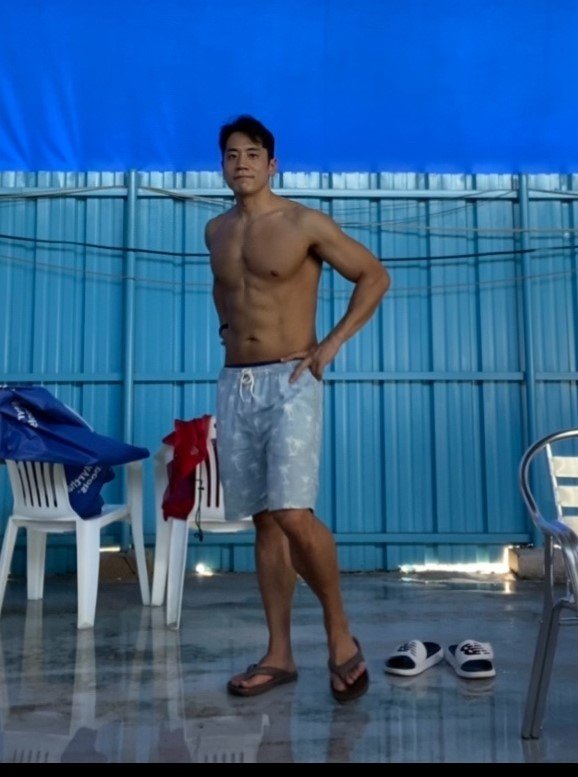 수영 코치 시절의 한규철의 모습. 식스팩이 선명하다.  한규철 제공