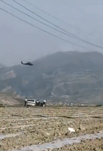 이란군은 금요일 추락한 F-15E 조종사를 수색하던 HH-60 헬리콥터 두 대를 향해 발포했다. 출처 X