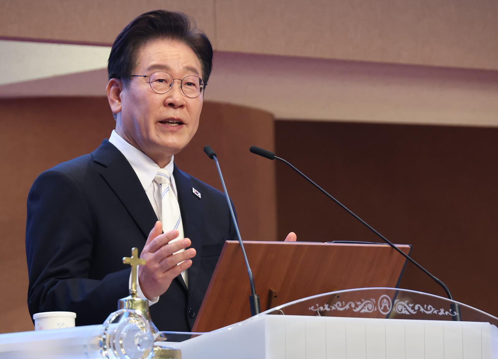이재명 대통령이 5일 서울 여의도 순복음교회에서 열린 2026 한국교회 부활절 연합예배에서 축사를 하고 있다. 2026.4.5 뉴스1